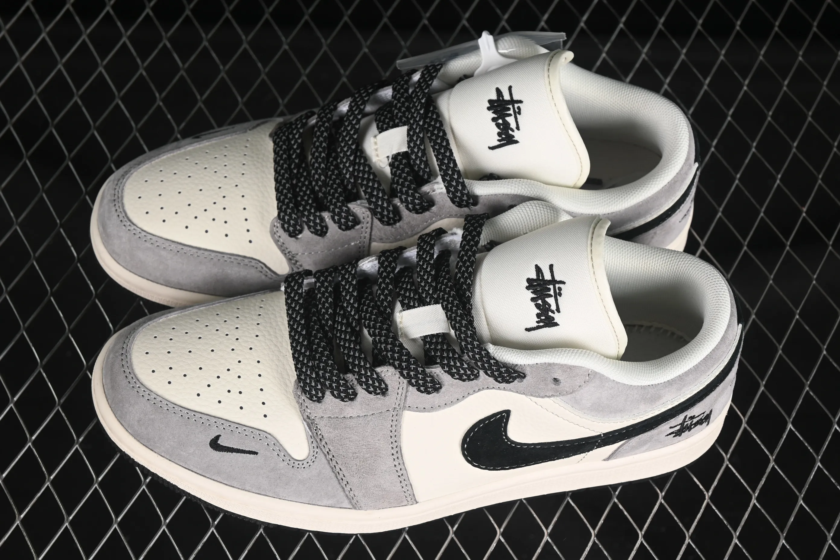All categories Air Jordan Jordan series basketball shoes Air Jordan 1 Low High-end customized low-top sneakers Air Jordan 1 Low AJ1 Joe 1 Stucci co-branded black hooks and stars High-end customized low-top retro basketball shoes XX3318-508
